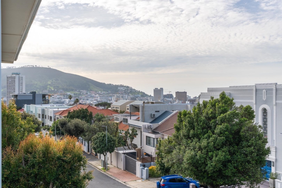 6 Bedroom Property for Sale in Vredehoek Western Cape
